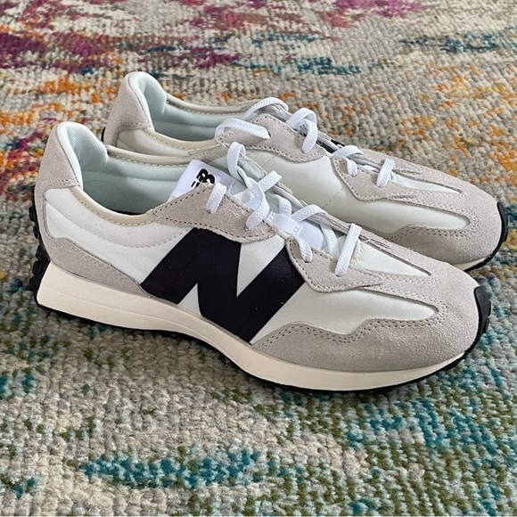 New Balance 327 - Picture 2 of 8